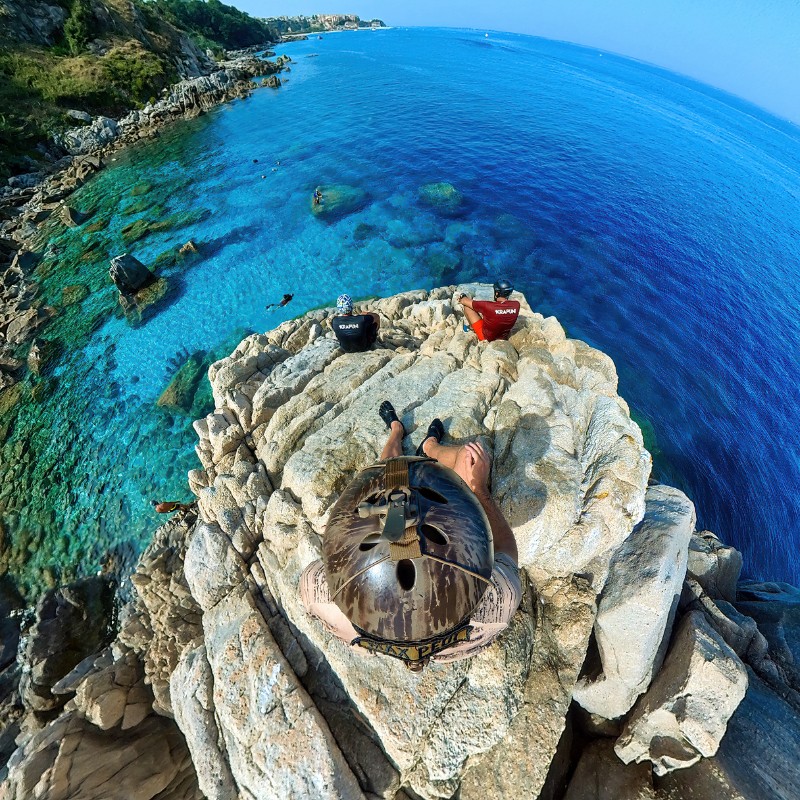 Coasteering e trekking marino sulla Costa degli Dei in Calabria